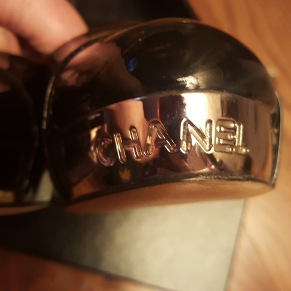 CHANEL black paten leather pumps - Picture 6 of 10